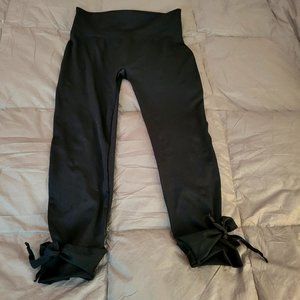 Xhilaration S/M Leggings with Cute Bows at ankkle